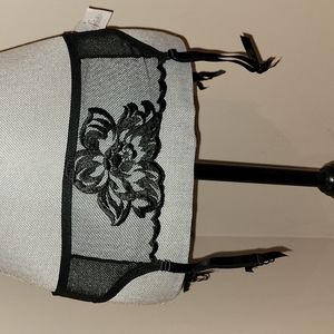 Fredericksville Hollywood seduction garter belt